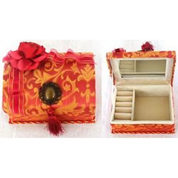 TOM-SZKATUŁKA V-215