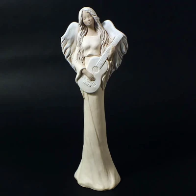 CA-FIGURKA CERAMICZNA *MIRA Z GITARĄ* 183